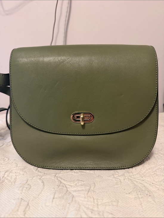 Lo & Sons Other - Lo & Sons Olive Green Leather Saddle Crossbody with Gold Hardware